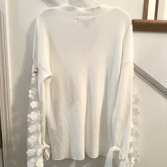 French connection, sheer lace flower sweater, current NWT 10/10 size S runs Big - Picture 8 of 9